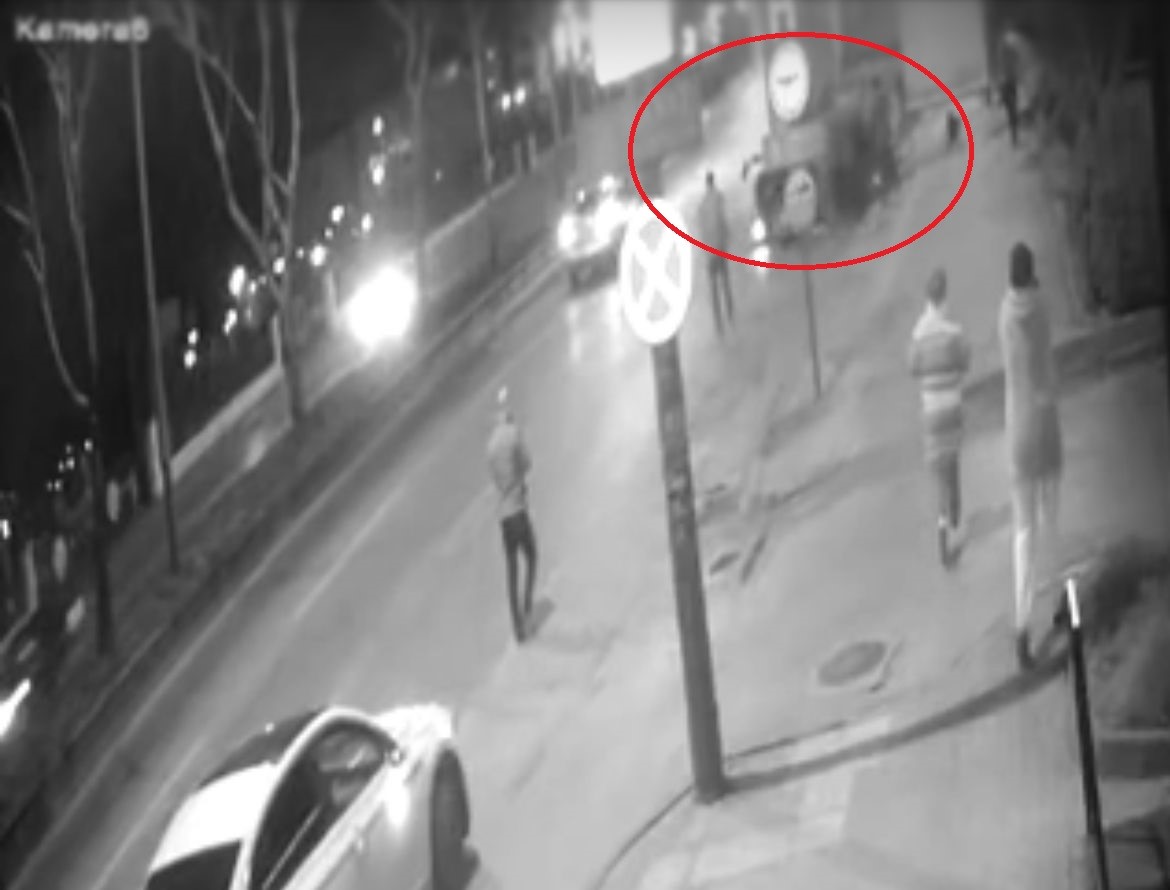 bursadaki feci kaza kameraya yansidi ikiye bolunen aractan kurtuldu 2 MW7h7GRY