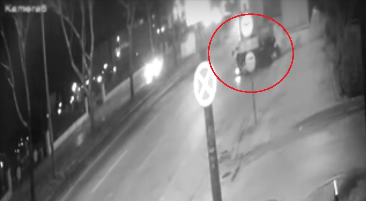 bursadaki feci kaza kameraya yansidi ikiye bolunen aractan kurtuldu 3 QnLaFLwB