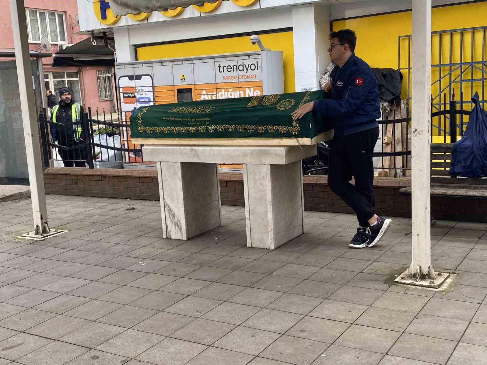 Bursa’daki feci kazada hayatını kaybeden genç adam gözyaşlarıyla uğurlandı 5 bursadaki feci kazada hayatini kaybeden genc adam gozyaslariyla ugurlandi 1 JwAAK3zh