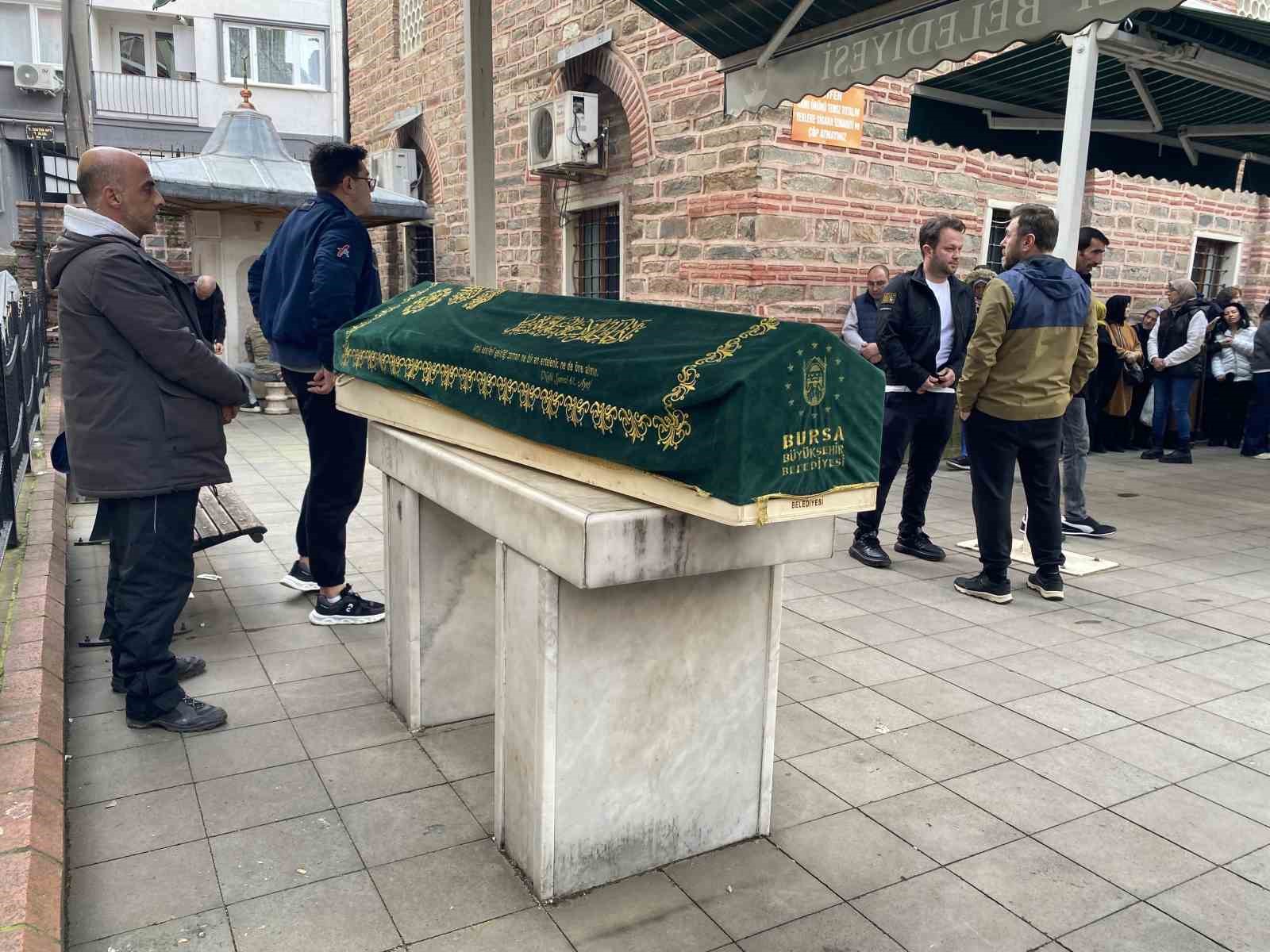 Bursa’daki feci kazada hayatını kaybeden genç adam gözyaşlarıyla uğurlandı 8 bursadaki feci kazada hayatini kaybeden genc adam gozyaslariyla ugurlandi 4 TnTPVSIB