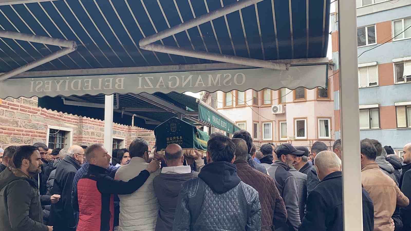 Bursa’daki feci kazada hayatını kaybeden genç adam gözyaşlarıyla uğurlandı 10 bursadaki feci kazada hayatini kaybeden genc adam gozyaslariyla ugurlandi 6 O7XCNhCz