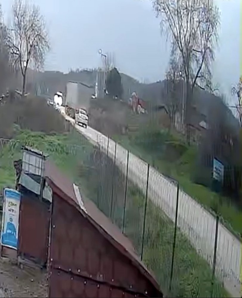 Bursa’daki kaza güvenlik kamerasında 5 bursadaki kaza guvenlik kamerasinda 1 V45n5hvp