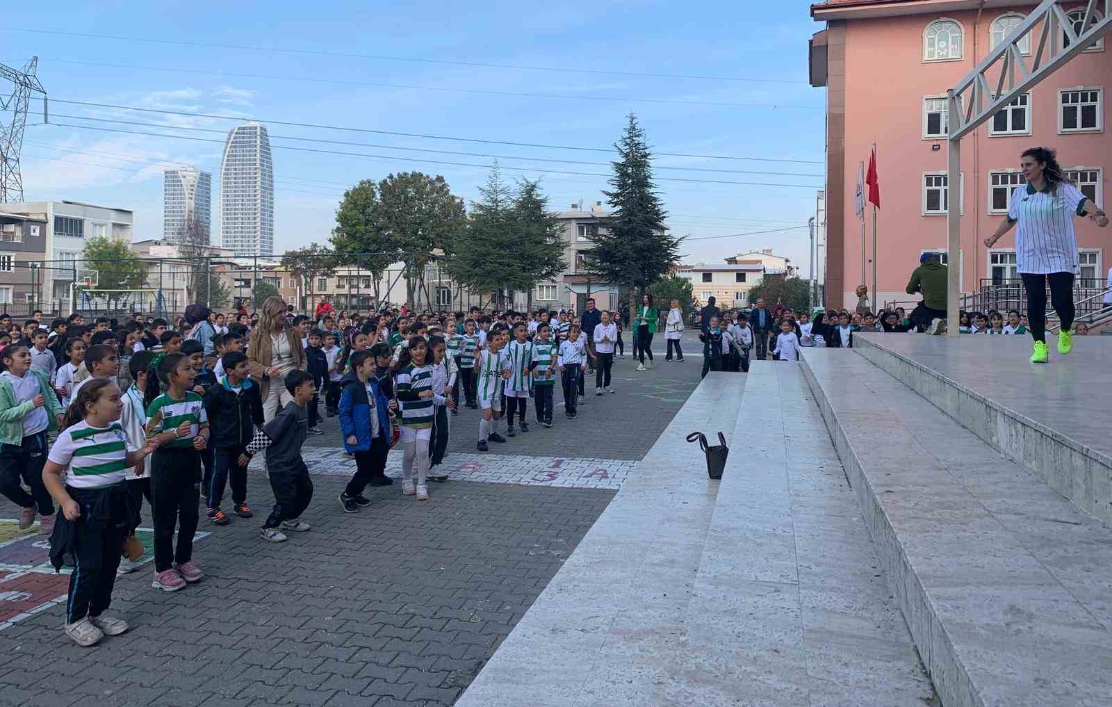 bursadaki okullarda spor gunu coskusu hiz kesmeden devam ediyor 2 nR6Kbbci