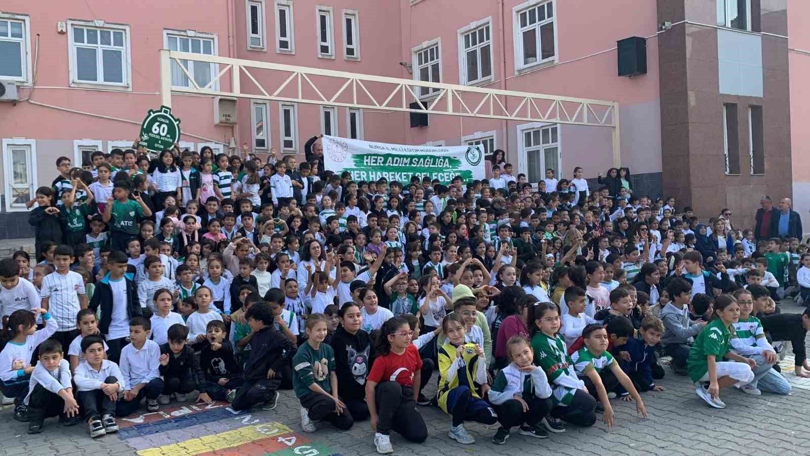 bursadaki okullarda spor gunu coskusu hiz kesmeden devam ediyor 4 POmalI7Q