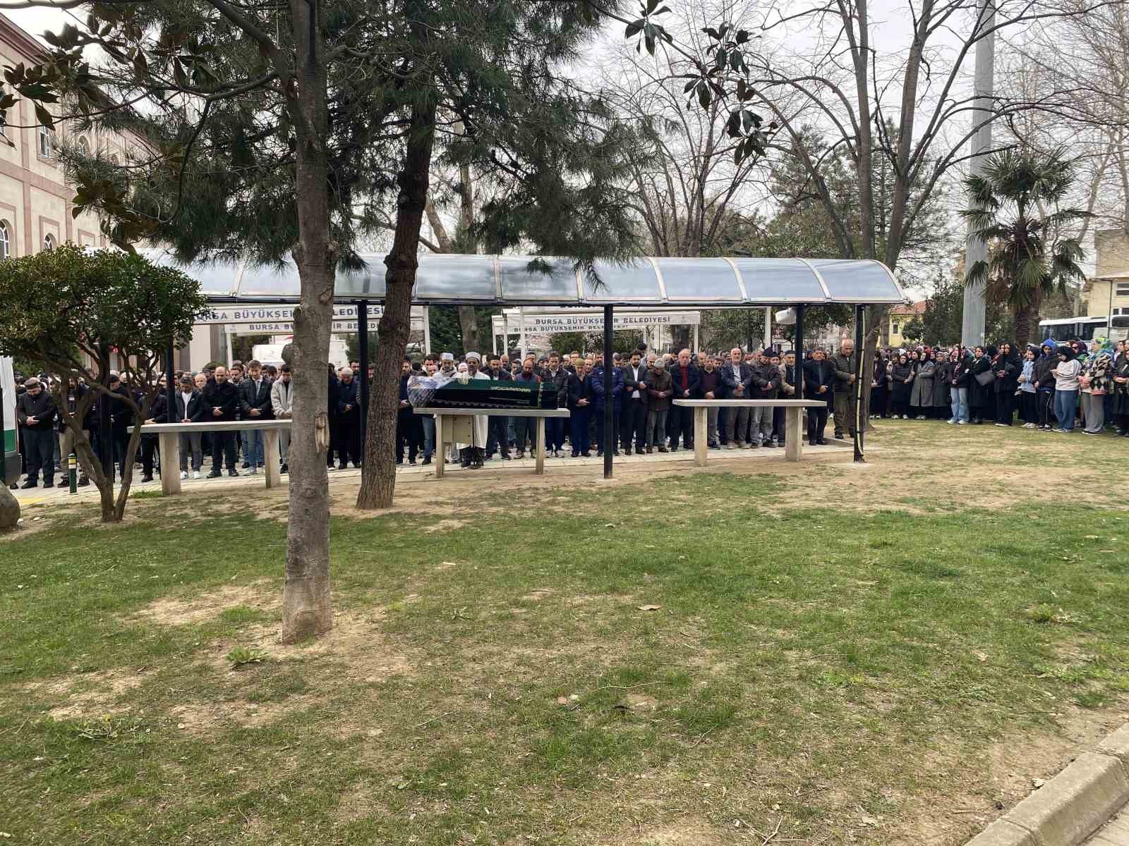 bursadaki silahli saldirida olen guzellik uzmani kadin topraga verildi 3 e1UbGI9v
