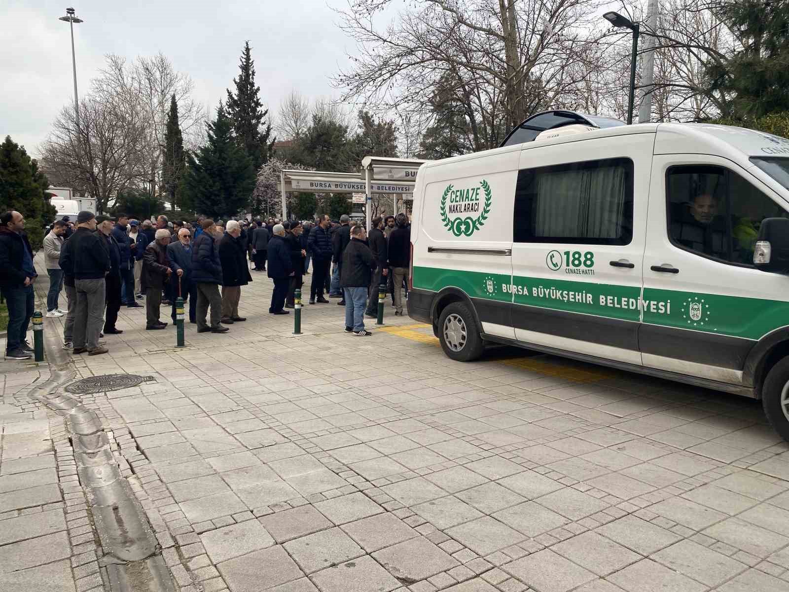 bursadaki silahli saldirida olen guzellik uzmani kadin topraga verildi 7
