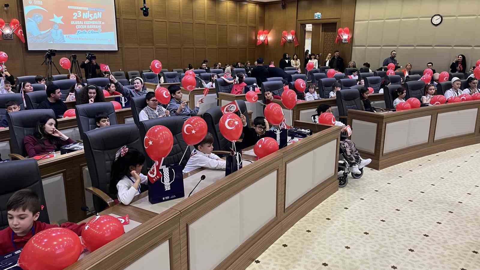 bursali cocuklar baskanlik ve meclis uyeligi koltuklarini devraldi 0 zIvzC8ps