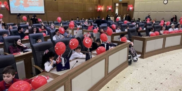 bursali-cocuklar-baskanlik-ve-meclis-uyeligi-koltuklarini-devraldi-WIG7VE8r.jpg