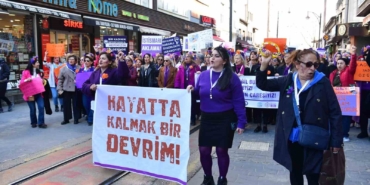 bursali-kadinlardan-ozgurluk-ve-esitlik-yuruyusu-GwhPP2lw.jpg