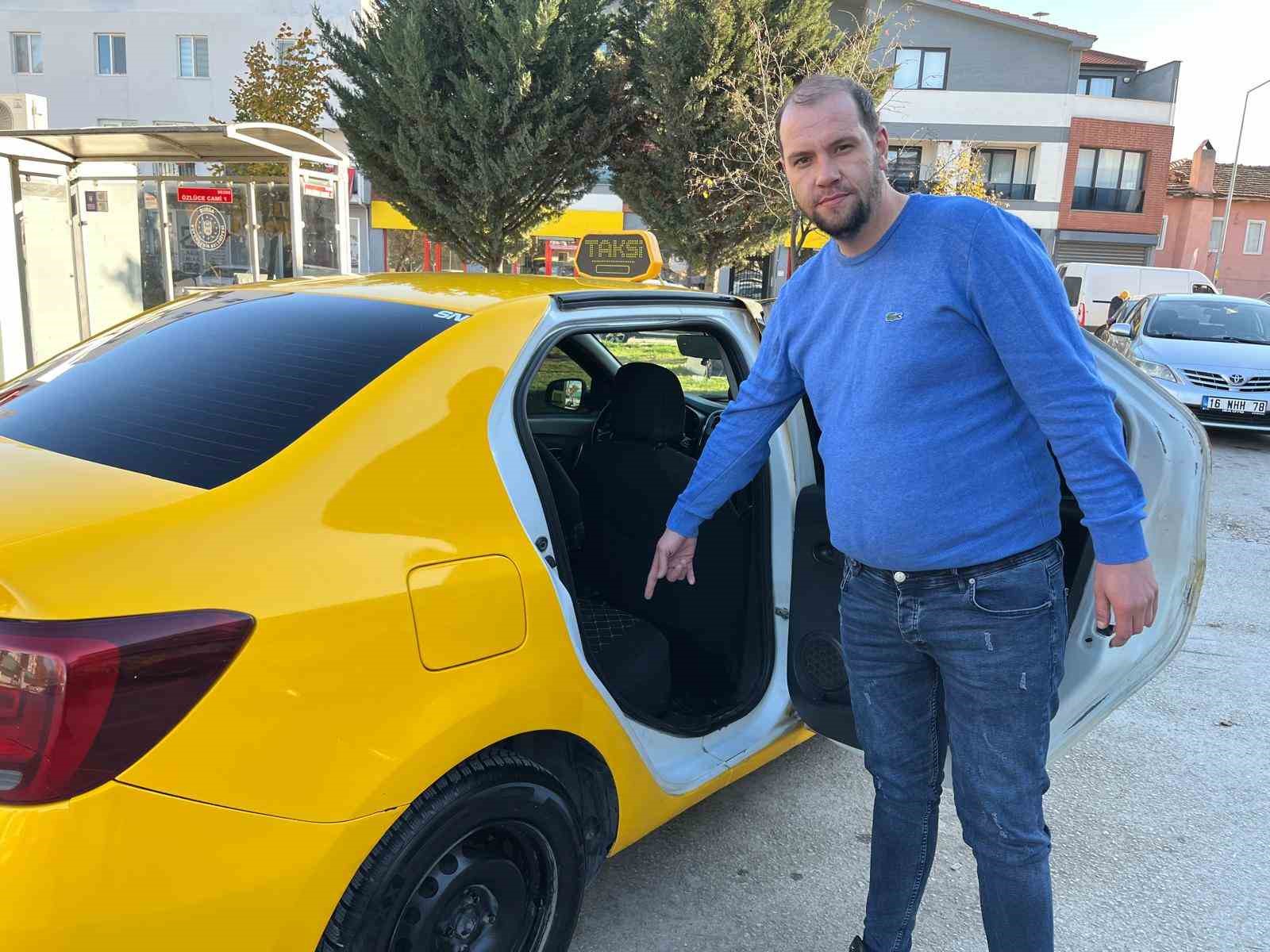 Bursalı taksici yaşlı çiftin araçta unuttuğu 5500 Euro’yu teslim etti 4 bursali taksici yasli ciftin aracta unuttugu 5500 euroyu teslim etti 0 NfhPPYEf