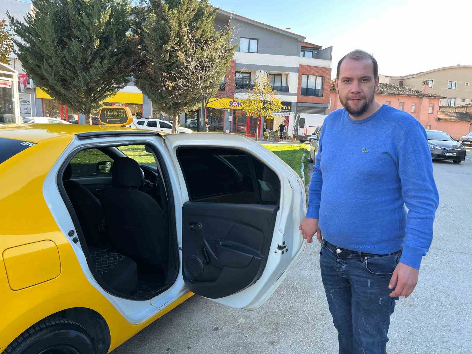 Bursalı taksici yaşlı çiftin araçta unuttuğu 5500 Euro’yu teslim etti 6 bursali taksici yasli ciftin aracta unuttugu 5500 euroyu teslim etti 2 SJZVierX