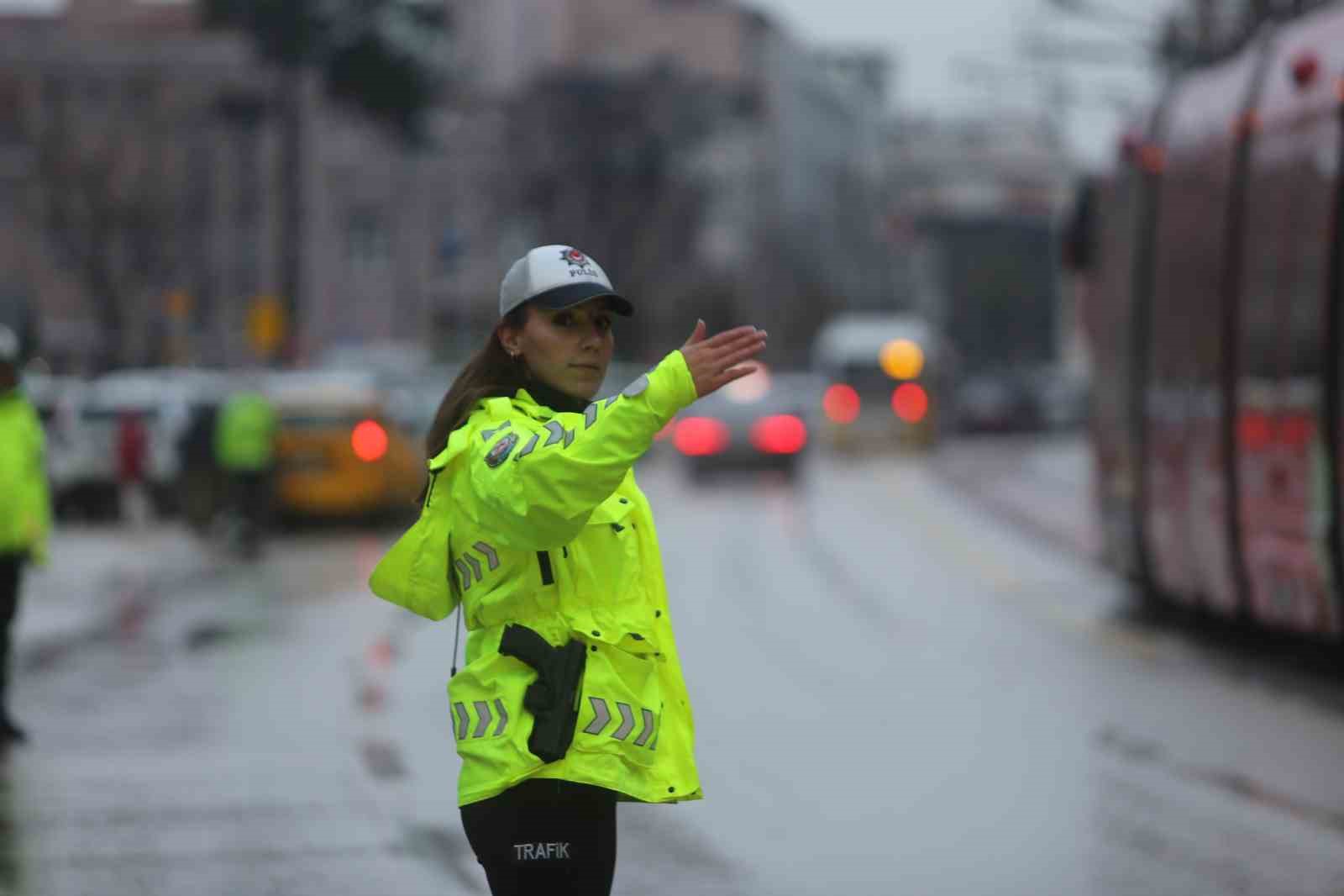 bursalilar bayram namazinda ulu camiye akin etti 0 KePh252J