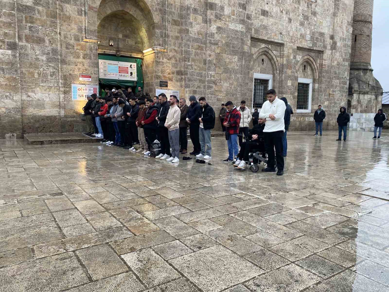 bursalilar bayram namazinda ulu camiye akin etti 3 VZTBuiJk