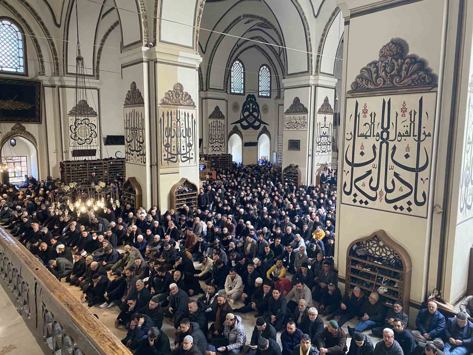bursalilar bayram namazinda ulu camiye akin etti 5 2ihp4yKd