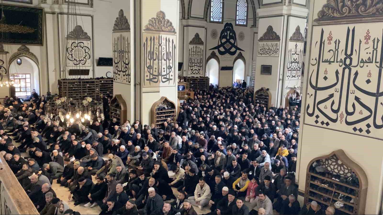bursalilar bayram namazinda ulu camiye akin etti 6