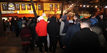 bursalilar-sahurda-tarihi-meydanda-bulustu-D2TfC9zJ.jpg