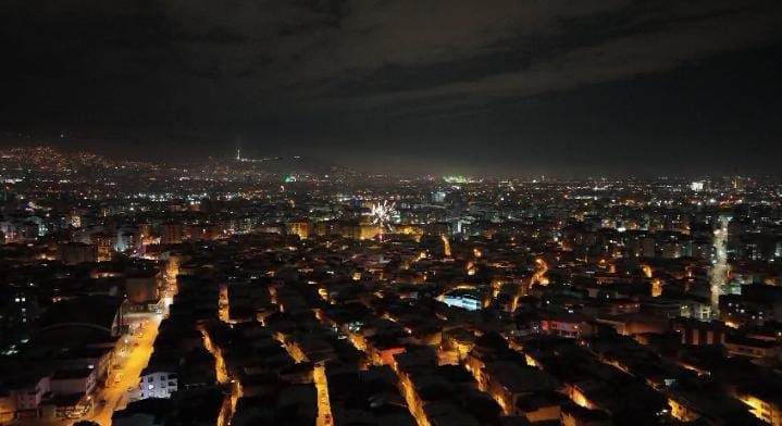 bursalilar yeni yila havai fiseklerle girdi 1 IzADVmtN