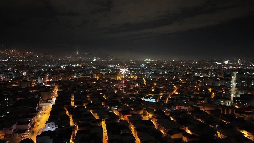 bursalilar yeni yila havai fiseklerle girdi 3 a6R4uRqt