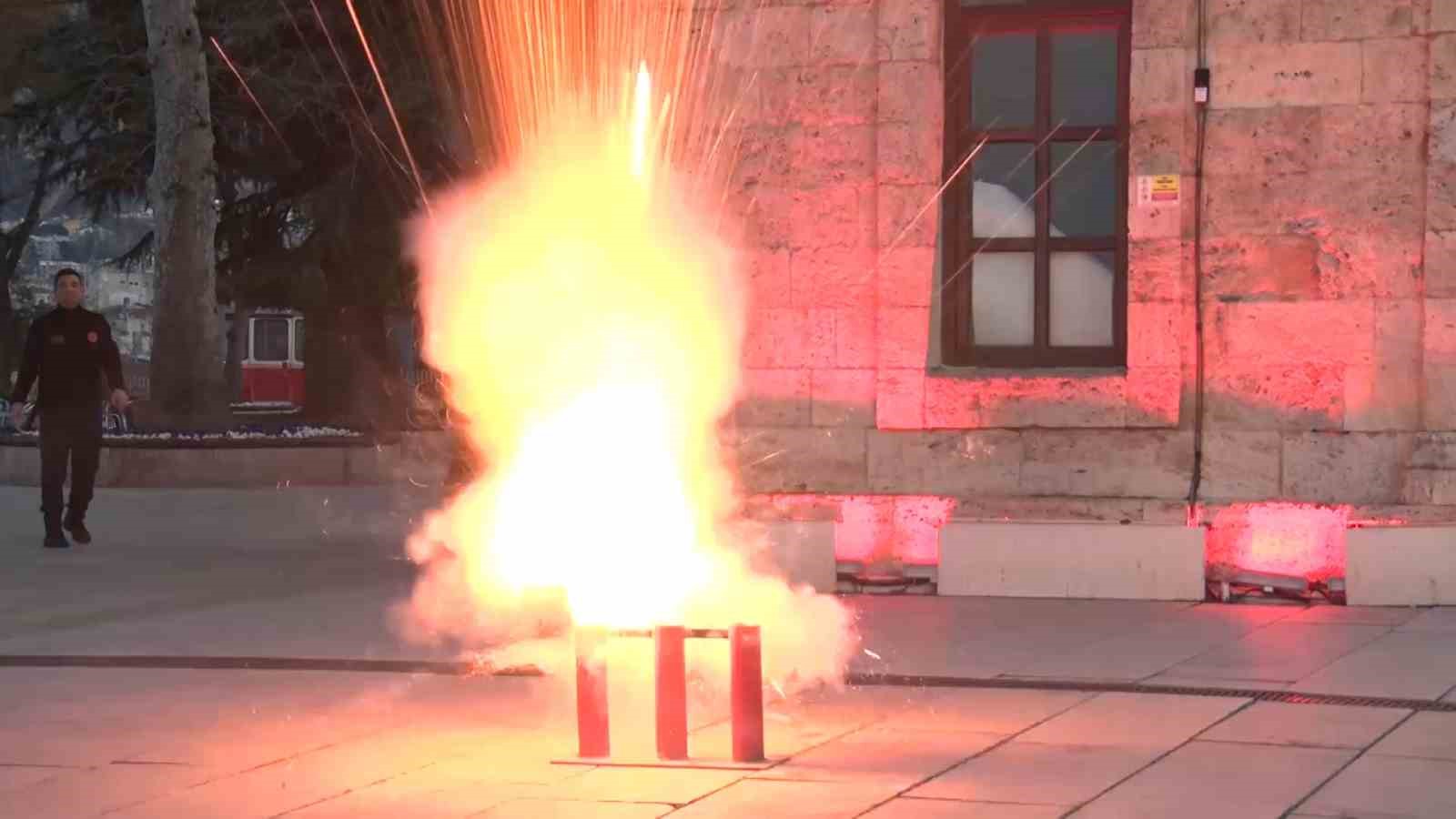 bursalilara iftar ve sahuru ses bombasi ile haber veriyorlar 1 QchhlSNS