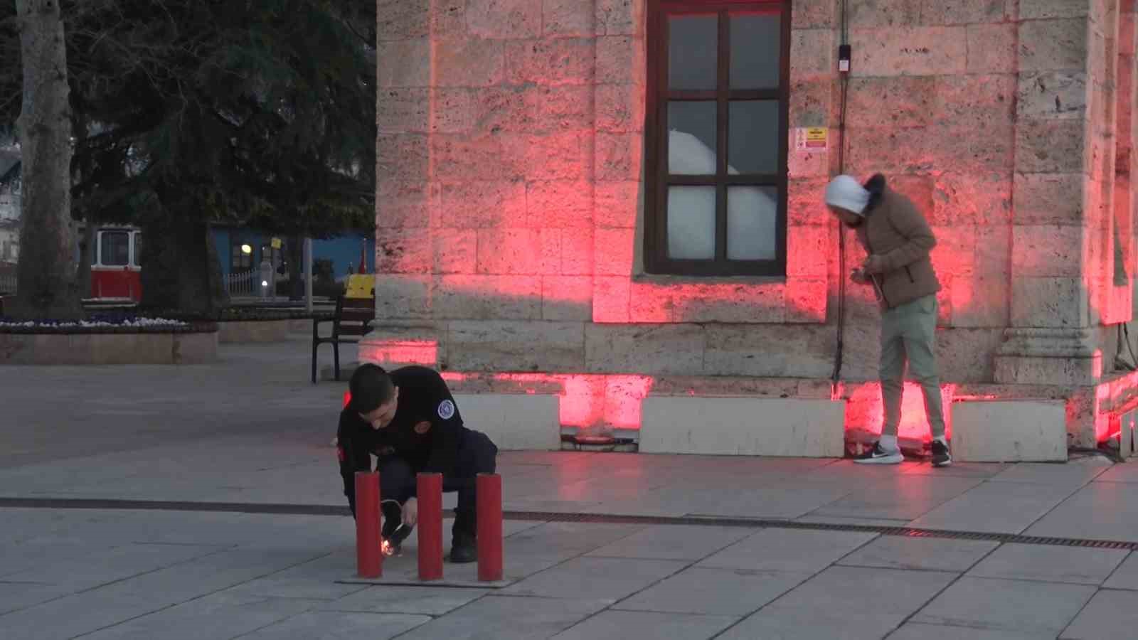bursalilara iftar ve sahuru ses bombasi ile haber veriyorlar 2 IwS2vXhC