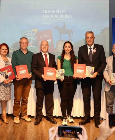 bursanin-cumhuriyet-bellegi-LBy7FtGp.jpg