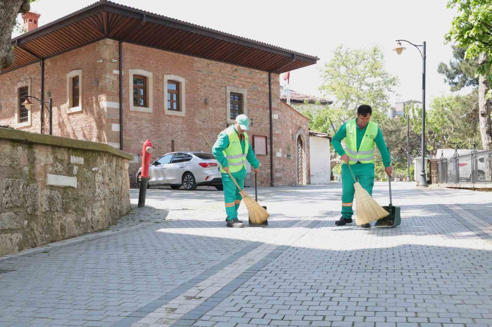 bursanin dunyaca unlu tarihi alanlarina ozel temizlik ekibi 1 KJuWrnGF