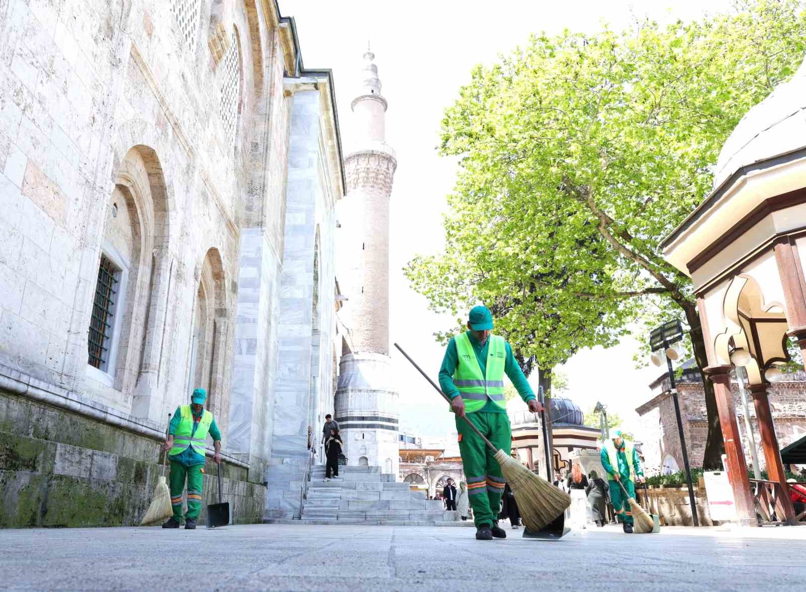 bursanin dunyaca unlu tarihi alanlarina ozel temizlik ekibi 4 eKbyf6GV
