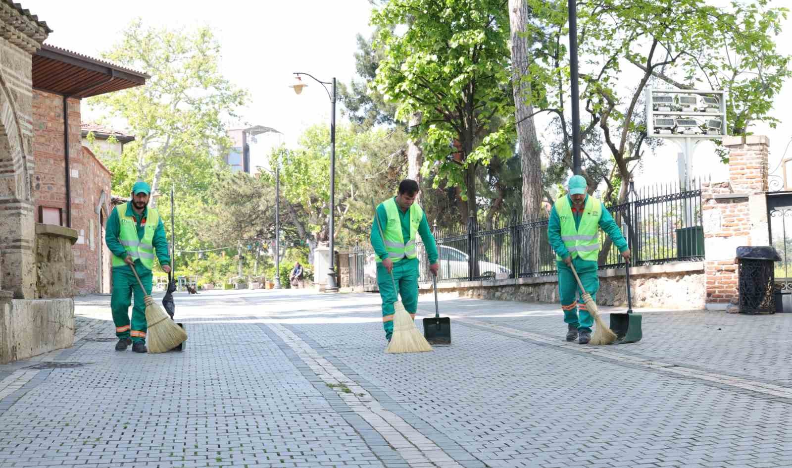 bursanin dunyaca unlu tarihi alanlarina ozel temizlik ekibi 5 gYCI15Wr
