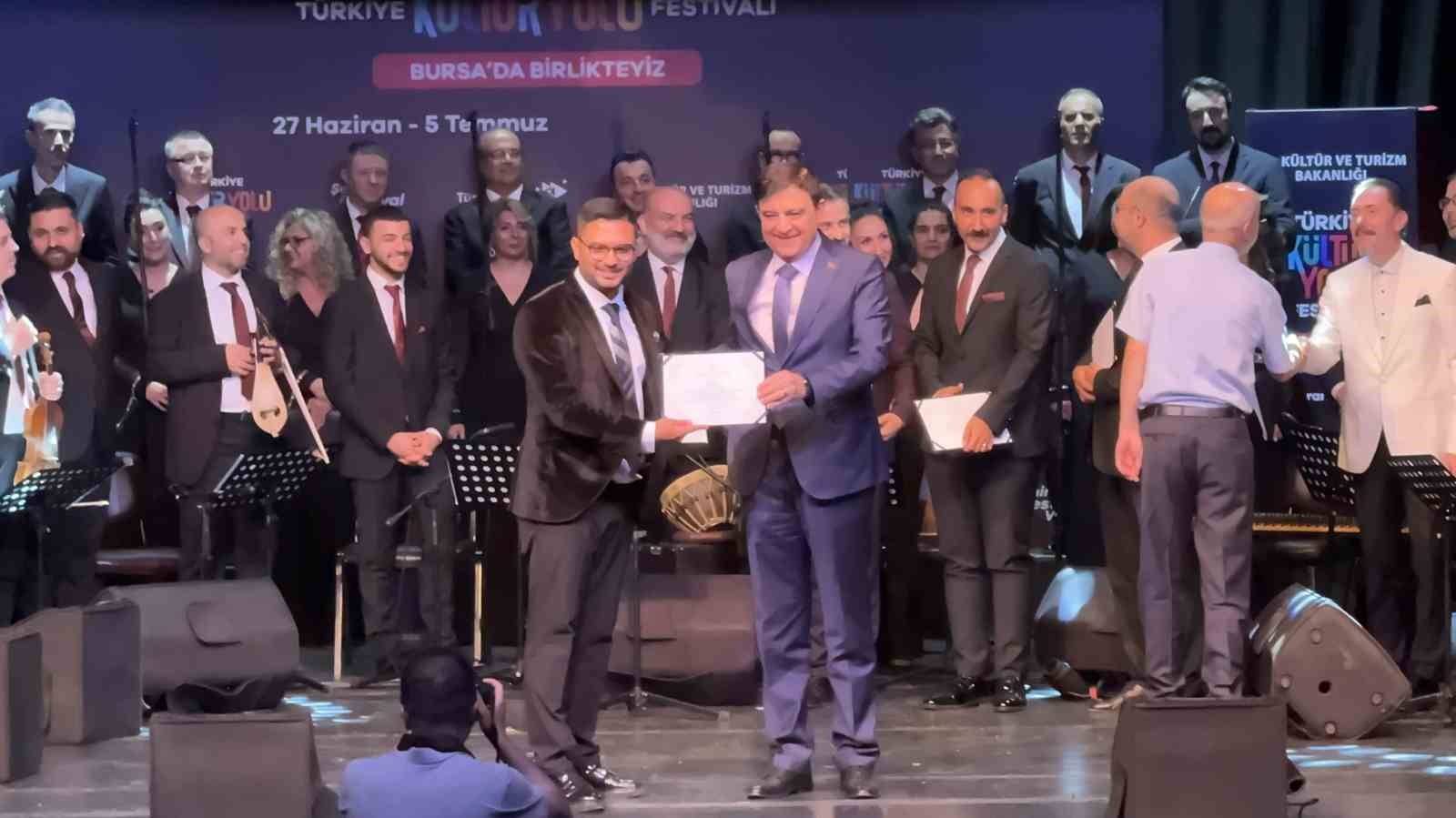 Bursa’nın fethinin 700. yılına özel beste yarışmasında ödüller sahiplerini buldu 6 bursanin fethinin 700 yilina ozel beste yarismasinda oduller sahiplerini buldu 2 O6DnUS9Q
