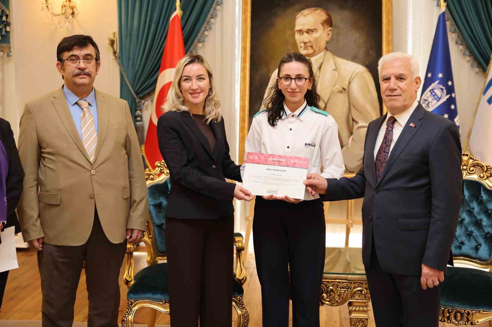 bursanin raylari kadinlara emanet 1 FPjwEEA1