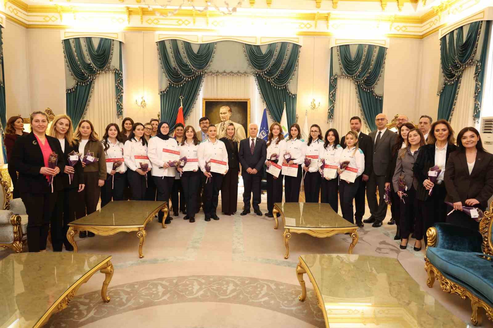 bursanin raylari kadinlara emanet 4