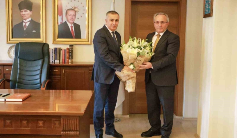 bursanin-yeni-milli-egitim-muduru-goreve-basladi-VeRKROLm.jpg