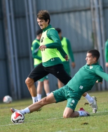 bursaspor-antalya-kampina-cikiyor-Hp3IL4d5.jpg