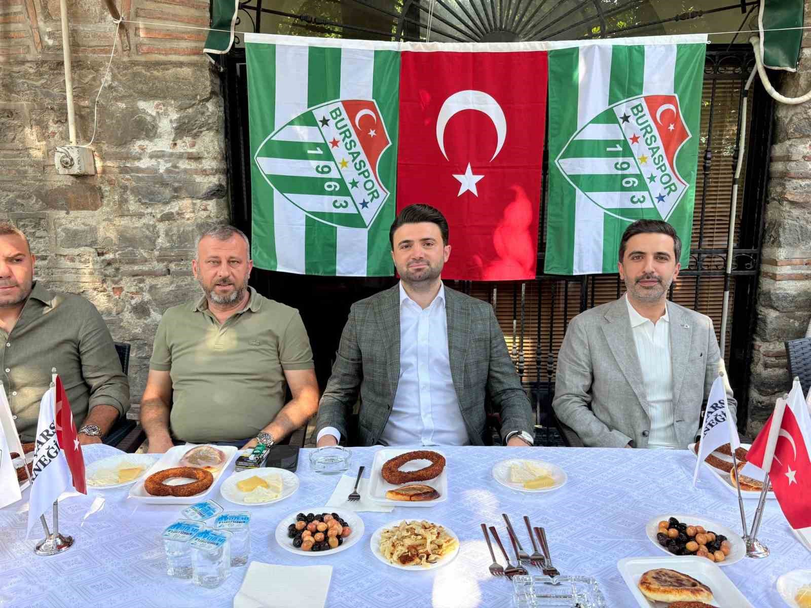 Bursaspor Başkanı Enes Çelik Kapalı Çarşı’da esnafla buluştu 5 bursaspor baskani enes celik kapali carsida esnafla bulustu 1 LgTGbWy2