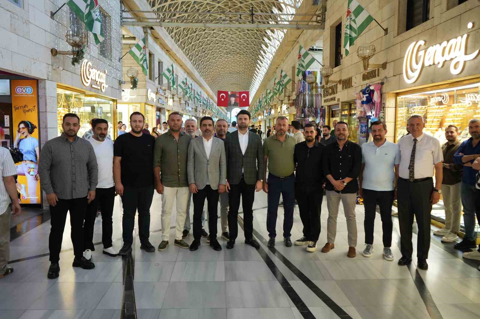 Bursaspor Başkanı Enes Çelik Kapalı Çarşı’da esnafla buluştu 7 bursaspor baskani enes celik kapali carsida esnafla bulustu 3 vypBVLWe