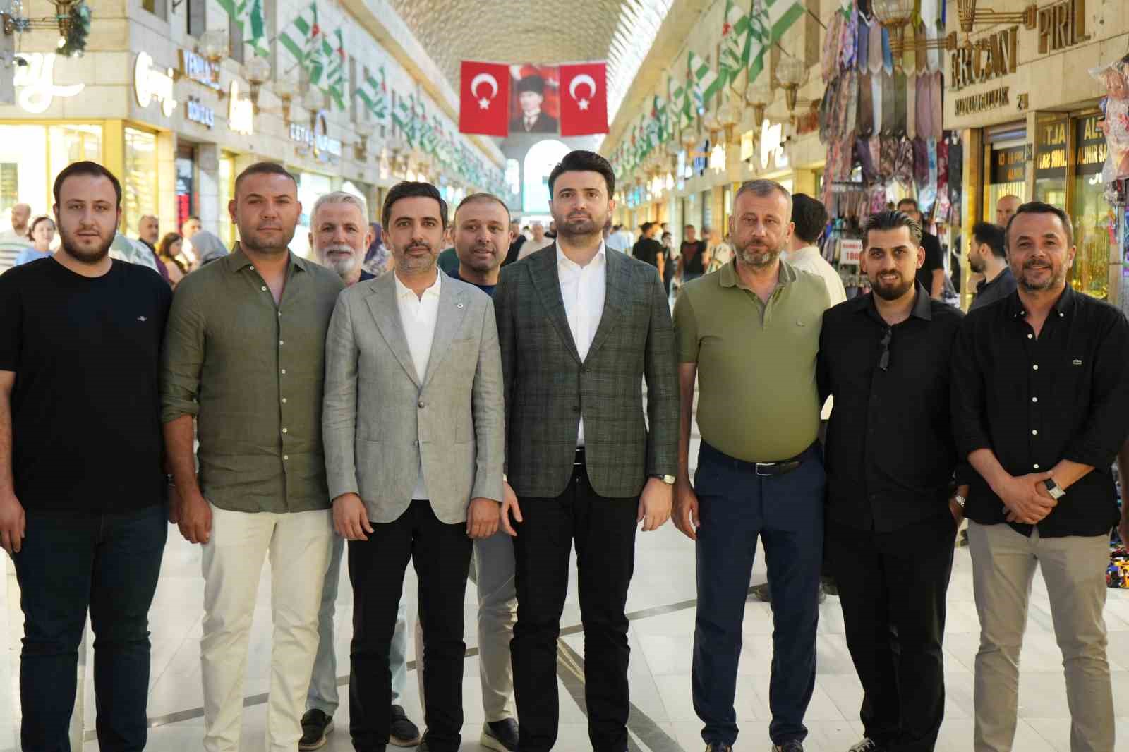 Bursaspor Başkanı Enes Çelik Kapalı Çarşı’da esnafla buluştu 8 bursaspor baskani enes celik kapali carsida esnafla bulustu 4
