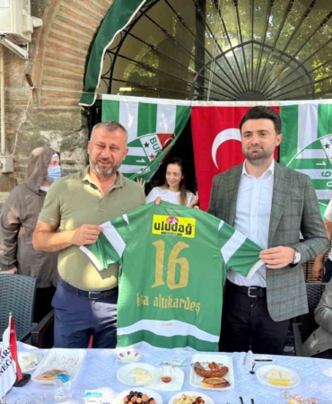 bursaspor-baskani-enes-celik-kapali-carsida-esnafla-bulustu-LXeiDT8v.jpg