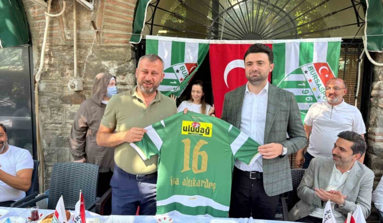 bursaspor-baskani-enes-celik-kapali-carsida-esnafla-bulustu-LXeiDT8v.jpg