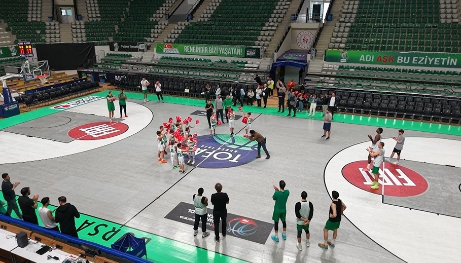 bursaspor basketbol takimini 120lik minikler terletti 3 ldkv6kqi