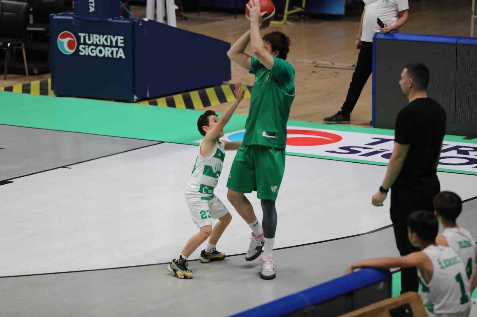 bursaspor basketbol takimini 120lik minikler terletti 5 rpjTvVKs