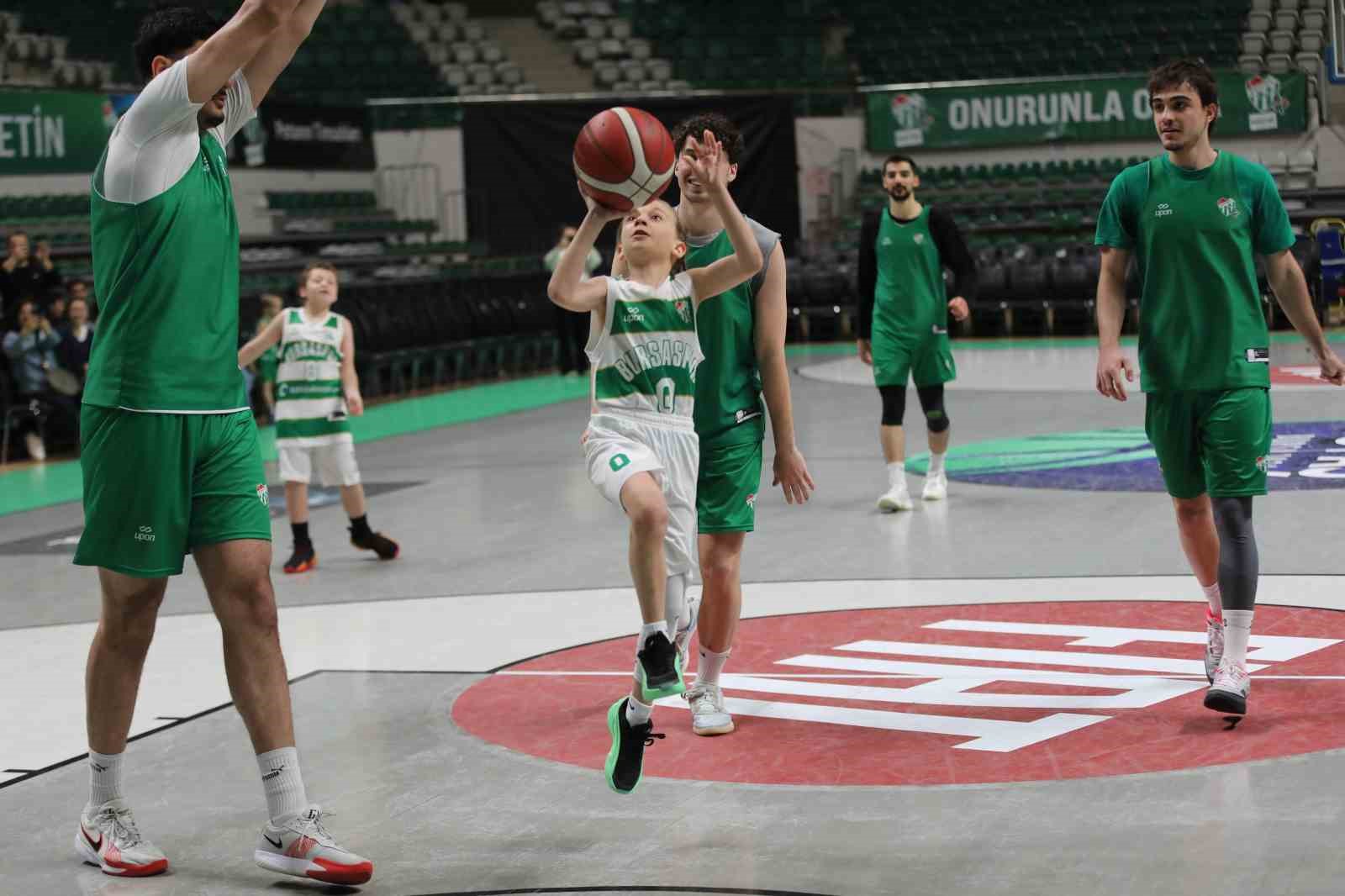 bursaspor basketbol takimini 120lik minikler terletti 7 vuQUNZyH