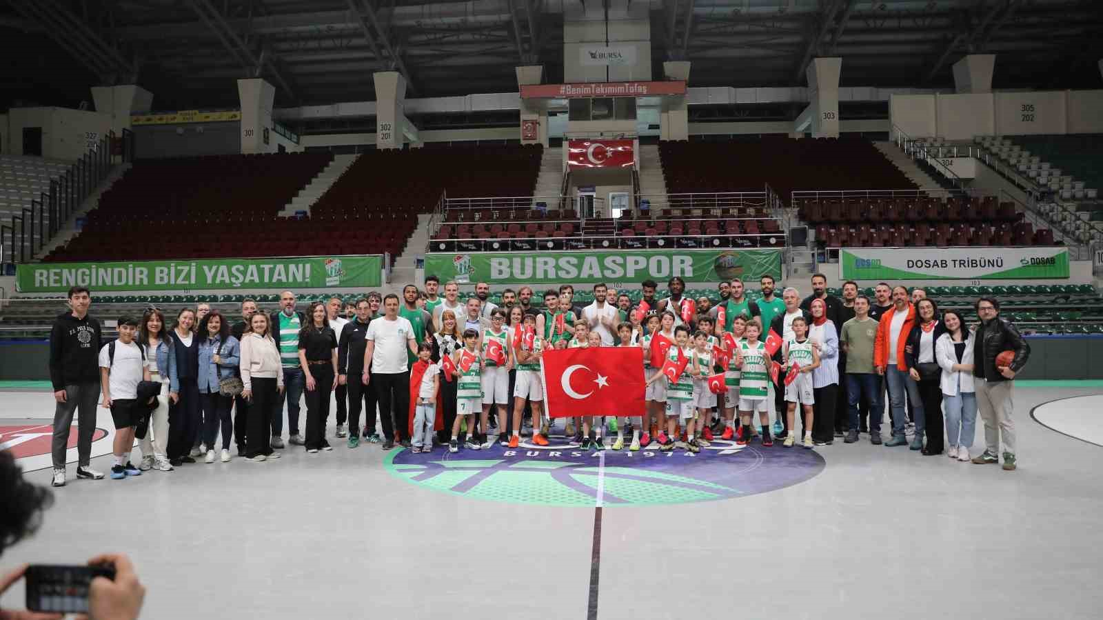 bursaspor basketbol takimini 120lik minikler terletti 8 9lLJZPgQ