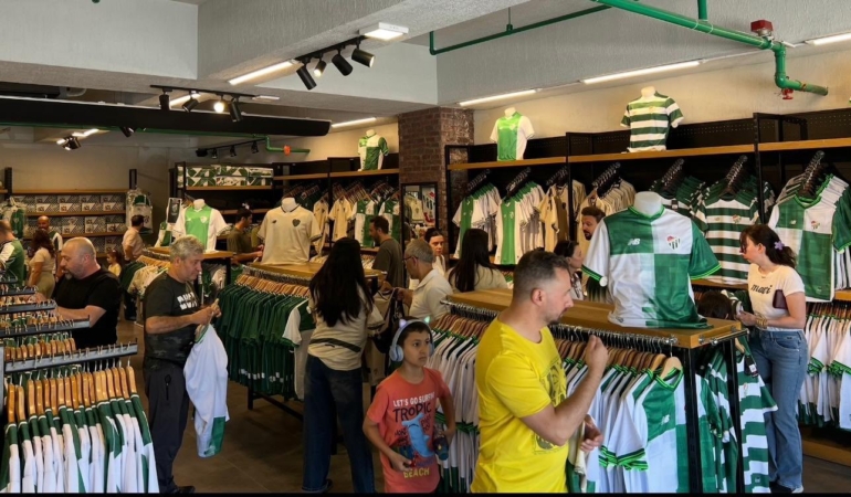 bursaspor-formalarina-taraftardan-yogun-ilgi-WOpwGkTX.jpg