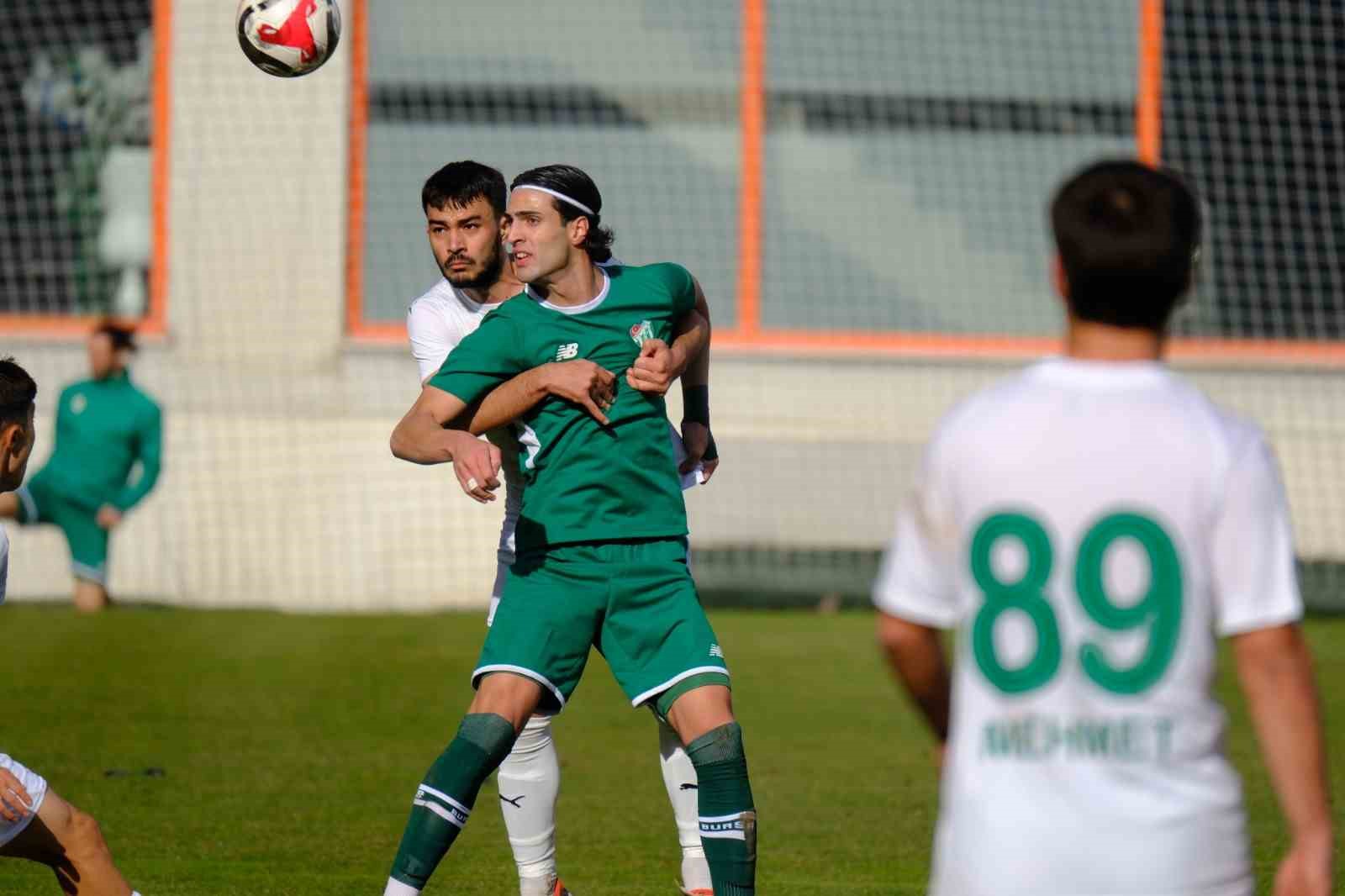 bursaspor hazirlik macinda nilufer fkyi 3 0la gecti 1 sj8aEmWE