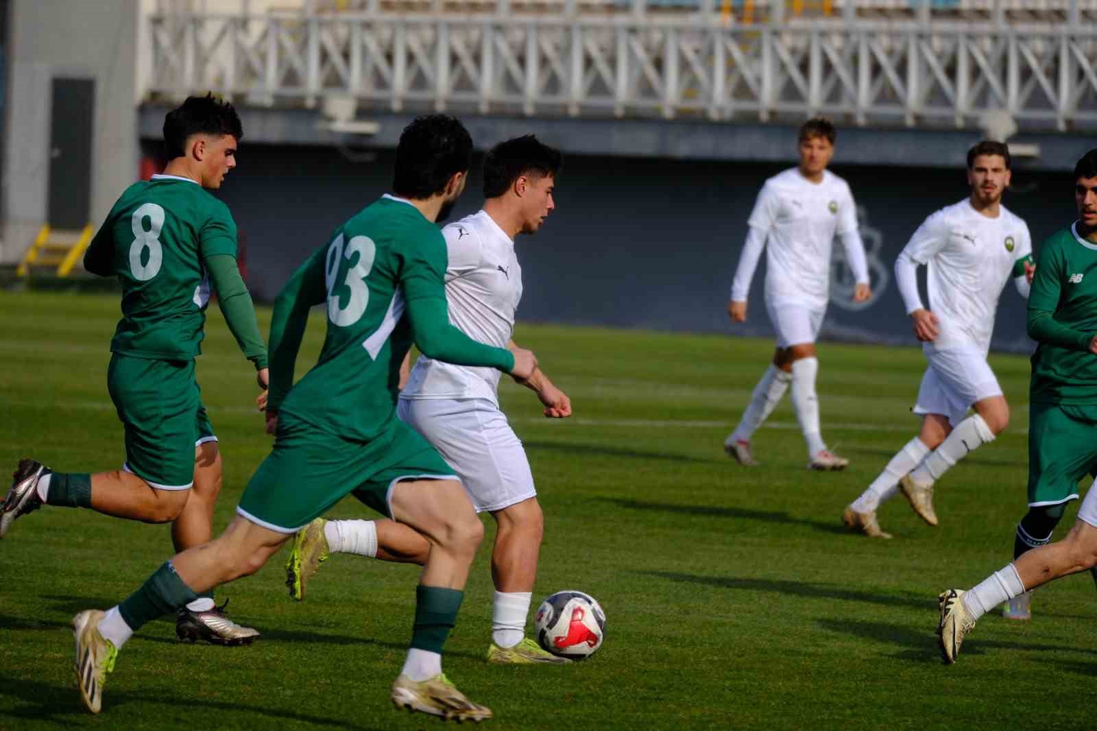 bursaspor hazirlik macinda nilufer fkyi 3 0la gecti 3 8FOfu5OF