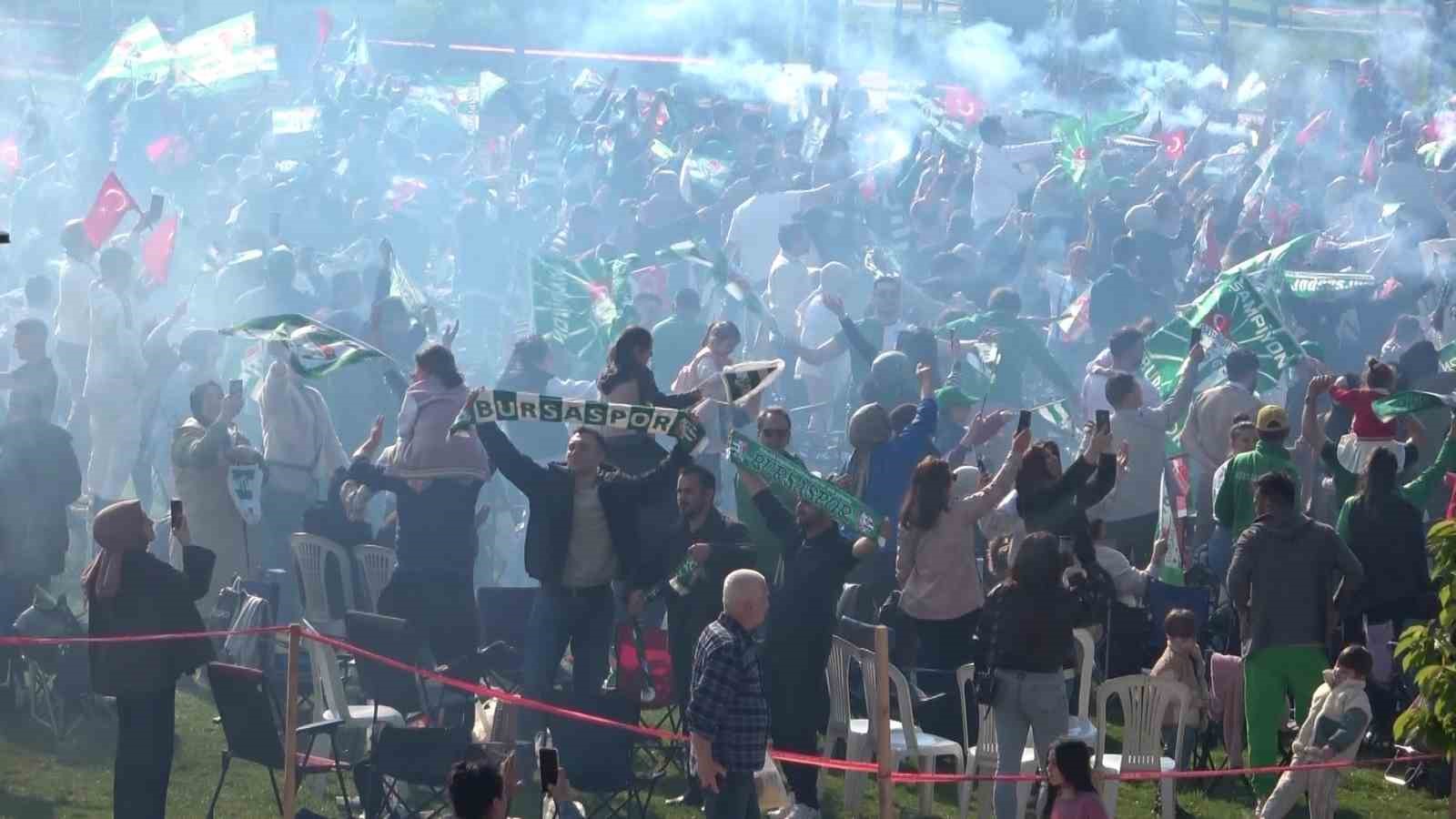 Bursaspor şampiyonluğunu böyle karşıladı 4 bursaspor sampiyonlugunu boyle karsiladi 0