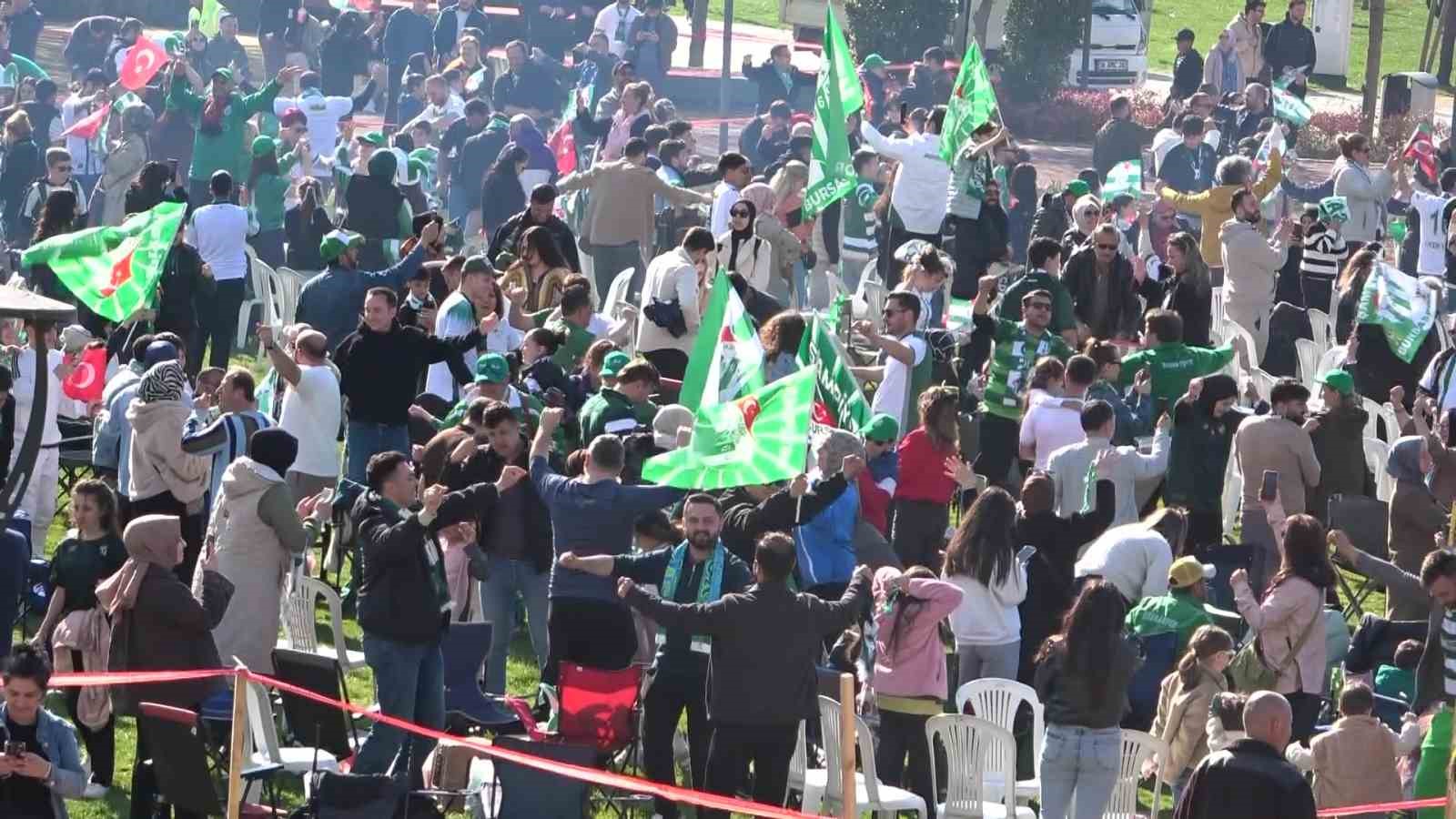 Bursaspor şampiyonluğunu böyle karşıladı 6 bursaspor sampiyonlugunu boyle karsiladi 2 nHVeCenX