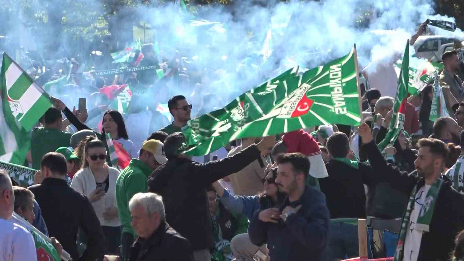 Bursaspor şampiyonluğunu böyle karşıladı 7 bursaspor sampiyonlugunu boyle karsiladi 3