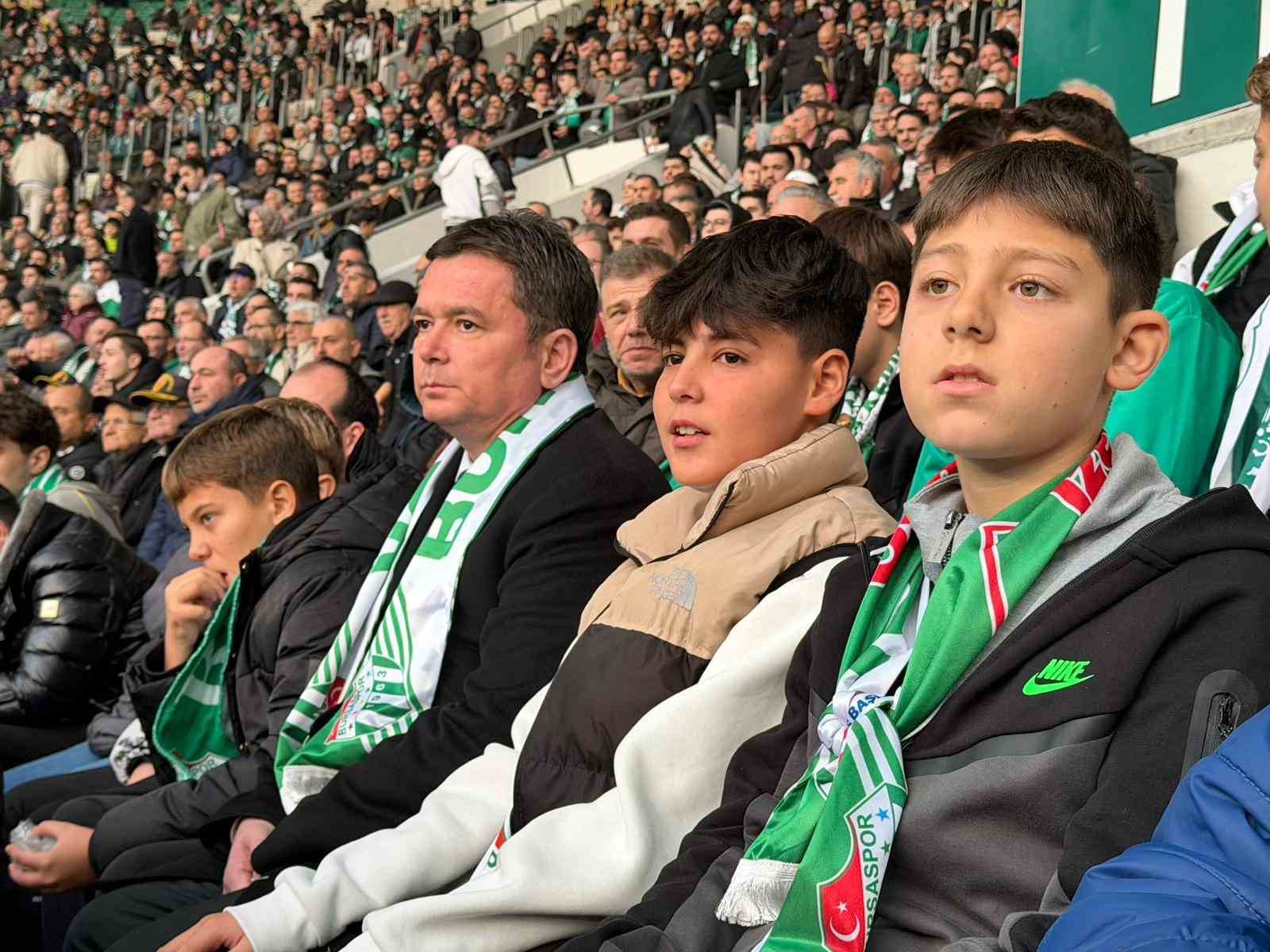 bursaspor sevgisi cocuklarin kalplerine islendi 0 Lh8RcwJ4