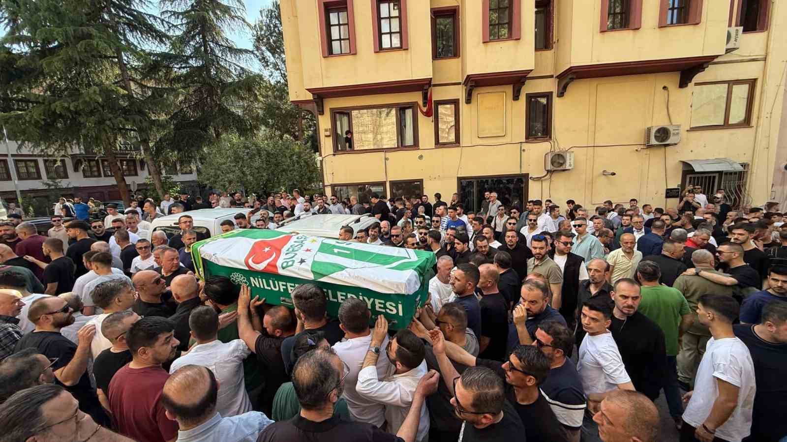 bursaspor taraftari ertug toker son yolculuguna ugurladi 0 K4UMlV6Q